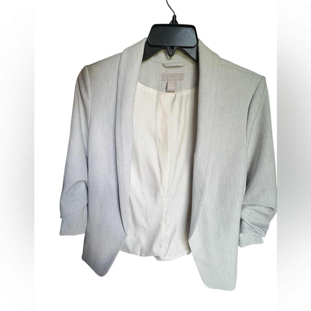 EUC H&M Women's Light Gray Blazer  Jacket Scrunch Sleeve Size 6